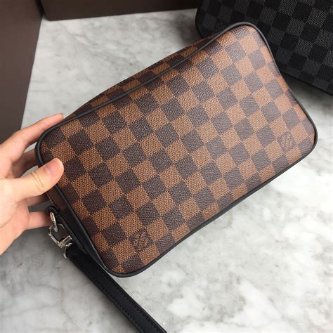 lv clutch man